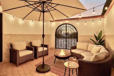 Image de Ocean just Steps away-Sol and Sand Lux Beach House