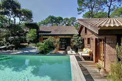 Image de Charmante maison sous les pins avec piscine privée