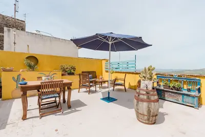 Image de Appartement 'Ajman House' avec vue sur montagne, terrasse privée et climatisation