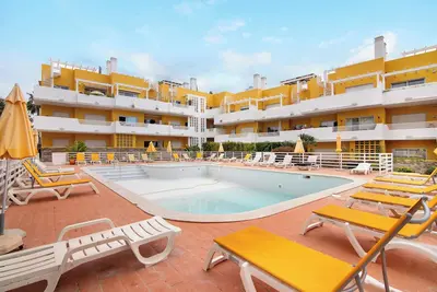 Image de Appartement \"Royal Cabanas Golf\" avec piscine partagée, Wi-Fi et climatisation