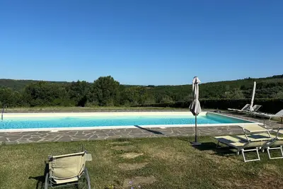 Image de Maison de vacances 'Badia a Passignano avec piscine' avec piscine partagée, terrasse privée et Wi-Fi