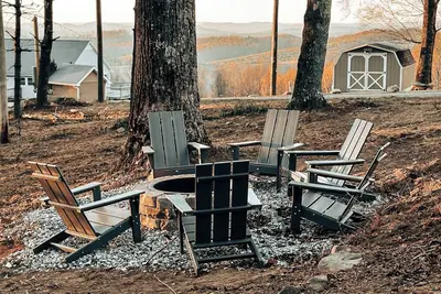 Image de Soak in the Hot Tub @ County Top Cabin. Near I-77 and the Blue Ridge Parkway
