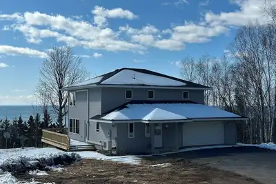 Image de Sweeping lake views-5 min drive to Gooseberry-10 min to Two Harbors-3 bedrooms