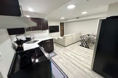 Image de Beautiful 2-bedroom apartment in Jersey City.