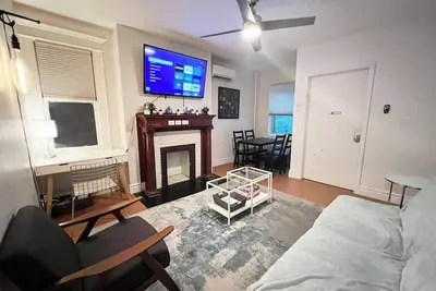 Image de Flatbush Brooklyn 2-bedroom apartment with Ac, WiFi & Backyard.
