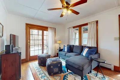 Image de Charming cottage w/ deck, yard & fire pit - close to lake and town