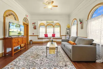 Image de Storybook House- Historic Waterfront house
