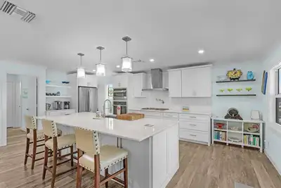 Image de The Boat House! Home with 2 Living Spaces in Bokeelia, Sleeps 11!