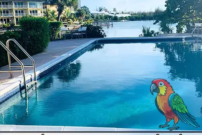 Image de The Parrot's Nest - Modern Waterfront Getaway - No Cleaning Fee!