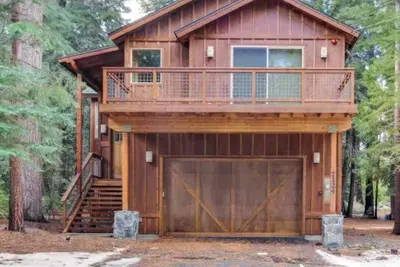 Image de Deluxe West Shore Cabin with Theater Room, Deluxe West Shore Cabin