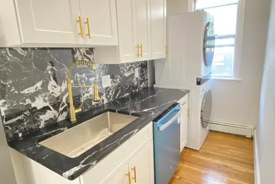 Image de Stylish & Cozy Boston Retreat Near Train Station, Parks & Cafés