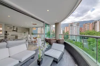 Image de Modern & Spacious Apartment near Provence