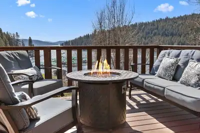 Image de Rockford Bay Bliss – Pet-Friendly Home w/ Lake View, Fire Pit, Deck, Bbq, Near Marina & Shooters Bar