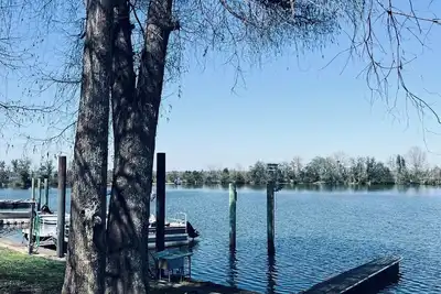 Image de Lakefront retreat 1-bedroom condo in serene natural surroundings in Madisonville