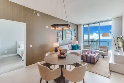 Image de Luxury Coastal Retreat with Pools and Ocean Breeze