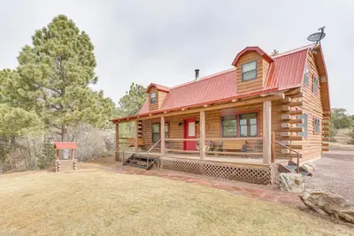 Image de 18 Mi to Royal Gorge: Peaceful Mtn Cabin w\/ Porch!