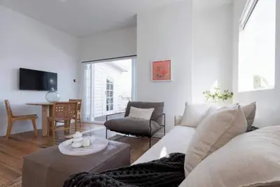 Image de Modern Home with City Views