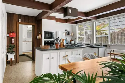 Image de Beatus House - peaceful & centrally located, 15 minute walk to town. Close to children's playground