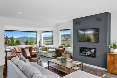 Image de Peaceful Luxury Retreat - with Spa Pool, a spacious, beautiful, private property with stunning views