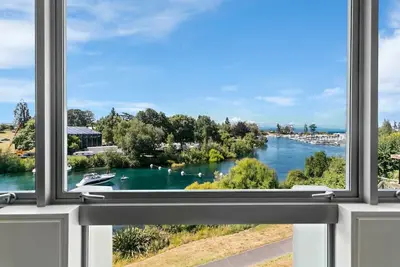 Image de Luxury Taupo Apartment - spacious, modern, warm apartment, with beautiful river views