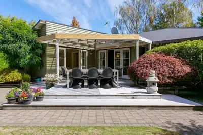 Image de Huia Haven | Charming Garden Stay with King Suite & Rustic Elegance