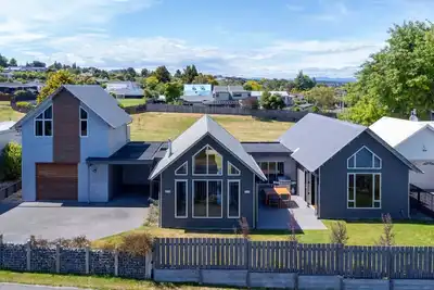 Image de Huia Heights - New and Modern BnB