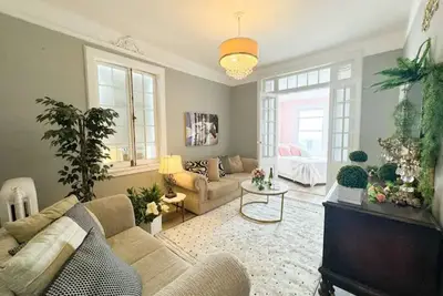 Image de Bloom-Inspired 3-Bedroom Retreat in Union City – Your Dream Nyc Escape!