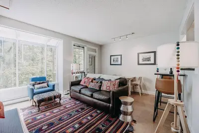 Image de Condo 90 avec Wifi, animaux acceptés et superbes équipements de villégiature