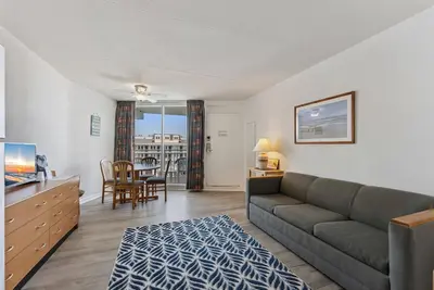 Image de 6201 Ocean Ave, Unit 305 - The Nassau Inn