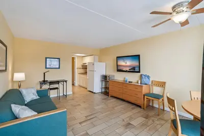 Image de 6201 Ocean Ave, Unit 208 - The Nassau Inn