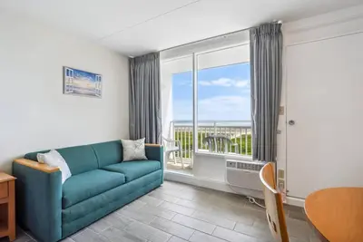 Image de 6201 Ocean Ave, Unit 512 - The Nassau Inn