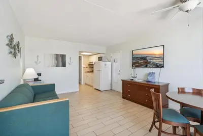 Image de 6201 Ocean Ave, Unit 304 - The Nassau Inn