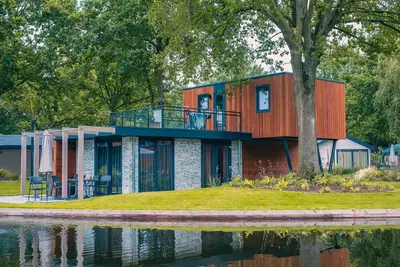 Image de Chalet moderne avec 2 salles de bains