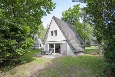 Image de Maison de vacances rénovée avec lave-vaisselle dans les bois