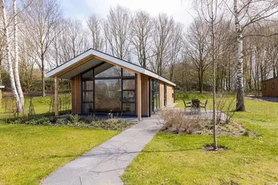 Image de Lodge moderne avec air conditionné, dans la verte Twente
