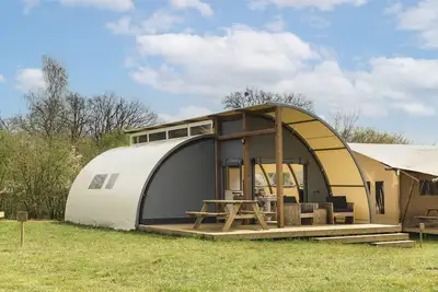 Image de Tente Glamping aux Pays-Bas avec Pop-Up Style
