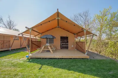 Image de Belle tente lodge avec cuisine, Breda à seulement 10 km.