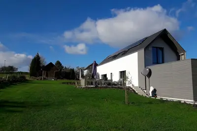 Image de Studio 'Charmingsuite' avec terrasse privée, jardin partagé et Wi-Fi