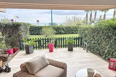 Image de Villeneuve Loubet Plage Superbe T2 front de mer