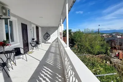 Image de cozy house with amazing views to the mountains and whole city
