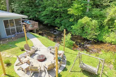 Image de Creekside Chill by Chatuge Home Concierge |  Firepit, Fishing & Dog-Friendly Retreat