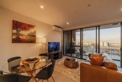 Image de Central 1br Apt - Balcony, Kitchen & Bath