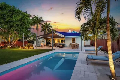Image de Pool + Spacious Backyard | Delray Beach Home
