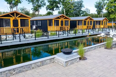 Image de Hummingbird - Resort With 12 Properties. Natural Pond For Swimming. Cafe On Site