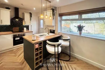 Image de Modern 2br | Upto 20%Off | Contractors & Families