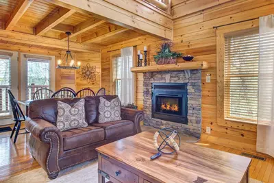 Image de *Adorable 3bd Cabin Near Town! Hot Tub + Views! *