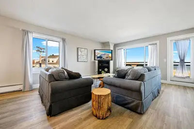 Image de Oceanfront Escape with Pool, Beach, and Comfort