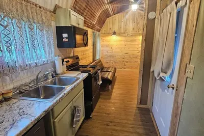 Image de Cozy rustic tiny home! Just off of interstate 30, it's 5 minutes from Texarkana.