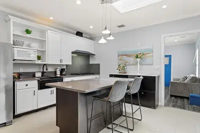Image de Trinity Groves B: 3-Bedroom Urban Retreat