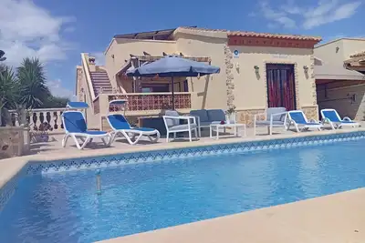 Image de Villa Bentota avec piscine privée et terrasse, à 10 min des plages